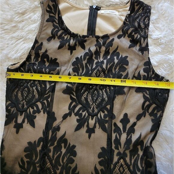 Blue pepper lace overlay dress - Picture 6 of 8